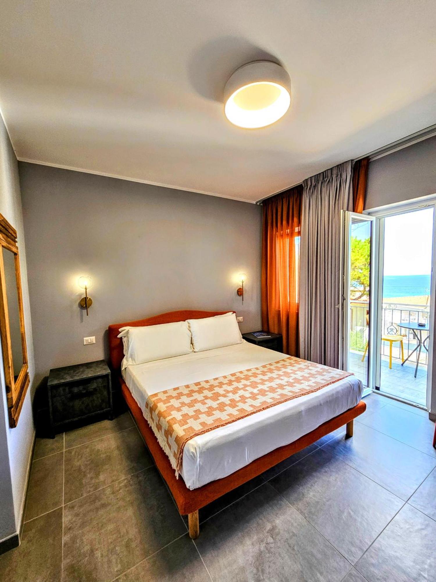 A Casa Di Alessandra - Rooms กัสเตลลาบาเต ภายนอก รูปภาพ